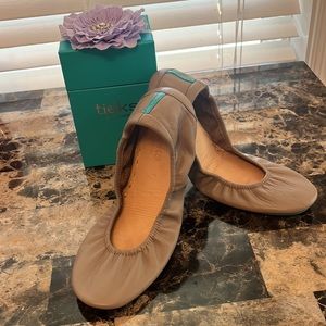 Tieks flats